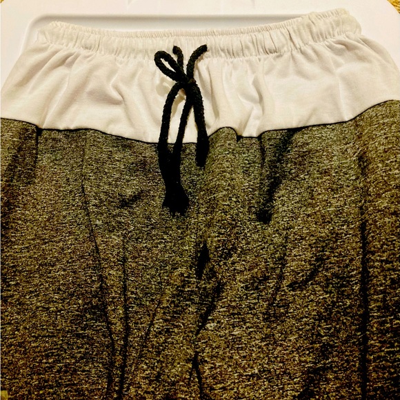 LOTUS BOSS SHINE: women’s cargo wide leg poly-blend pants. Size large - Picture 2 of 6